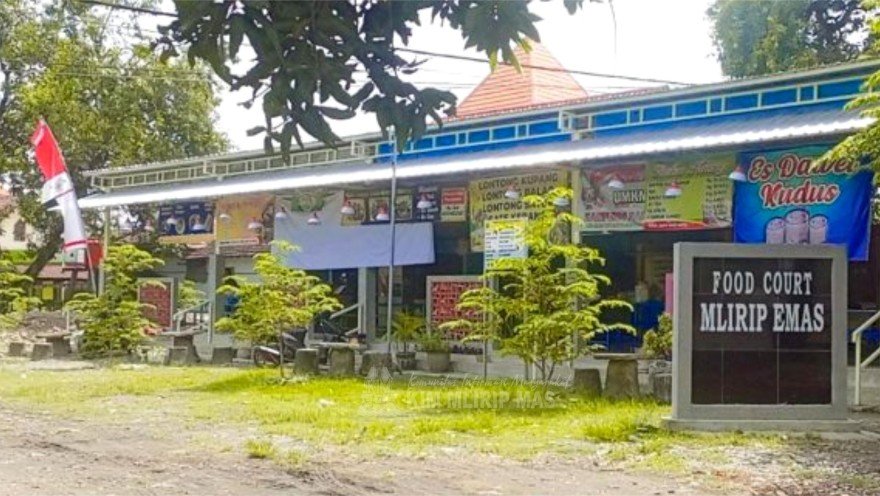 Food Court Mlirip Mas Sebagai Pusat Kuliner di Desa Mlirip